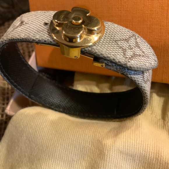LV Canvas Monogram “Good Luck” Bracelet - Picture 4 of 8